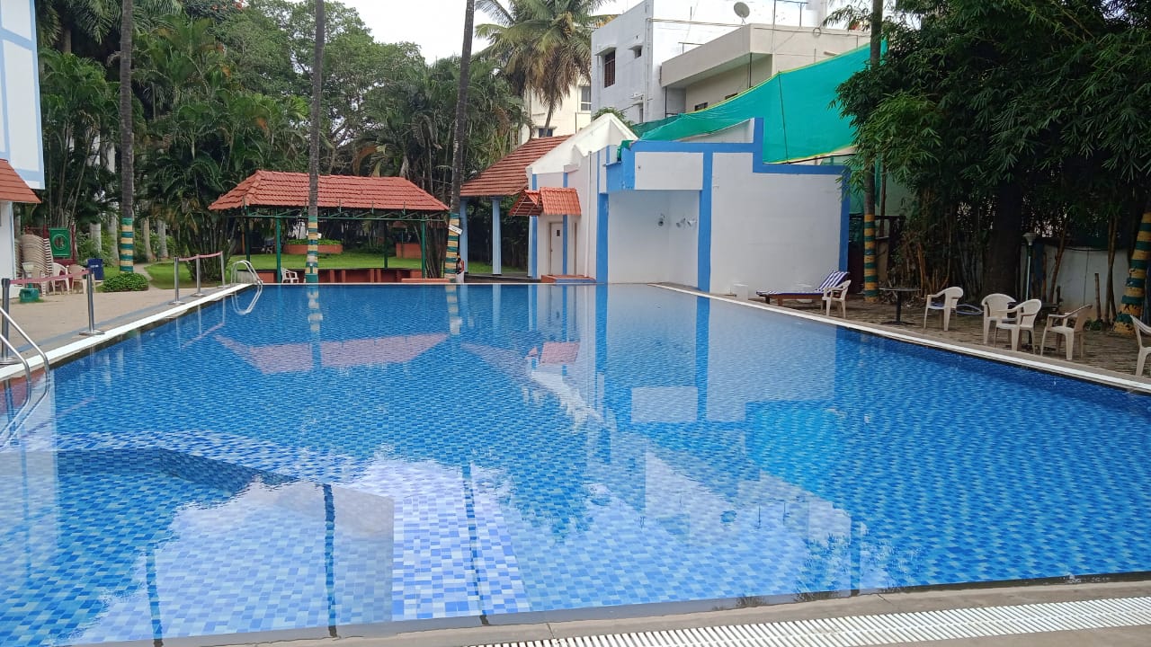 Luxury pool construction